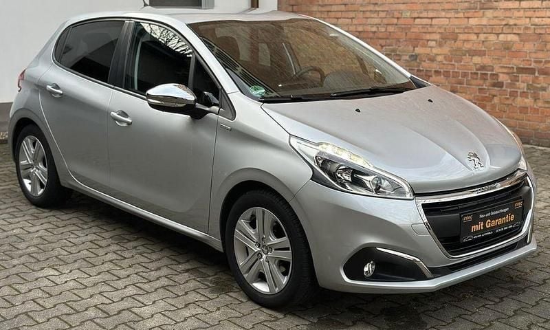 Silber Gebraucht 2018 Peugeot 208 Style Kleinwagen | 8.999 € (Fairer Preis) - Bild 1/4