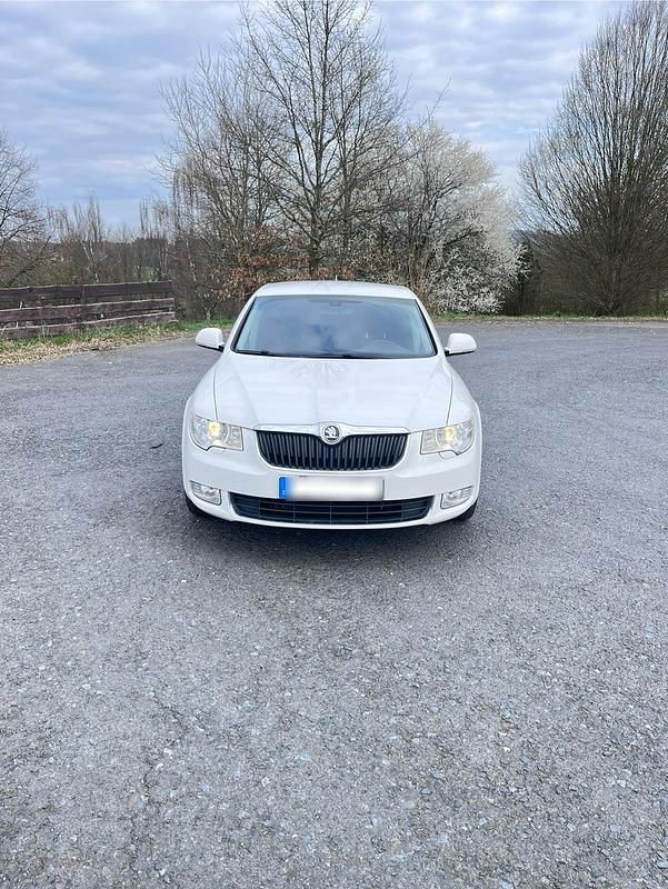 Gebraucht Skoda Superb 160 PS (117 kW) 2009 Weiß Limousine