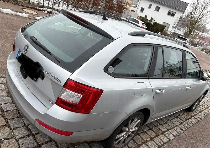 Silber Gebraucht 2013 Skoda Octavia Elegance Kombi | 5.900 € (Fairer Preis) - Bild 1/4