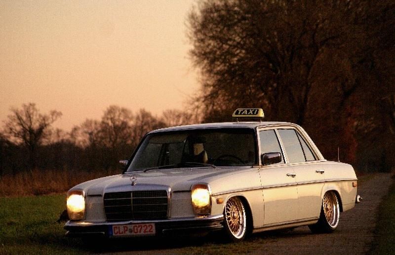 Weiß Gebraucht 1975 Mercedes W115 Limousine | 13.900 € - Bild 1/4