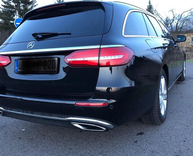 Gebraucht Mercedes E220 Avantgarde 194 PS (142 kW) 2016 Schwarz Kombi
