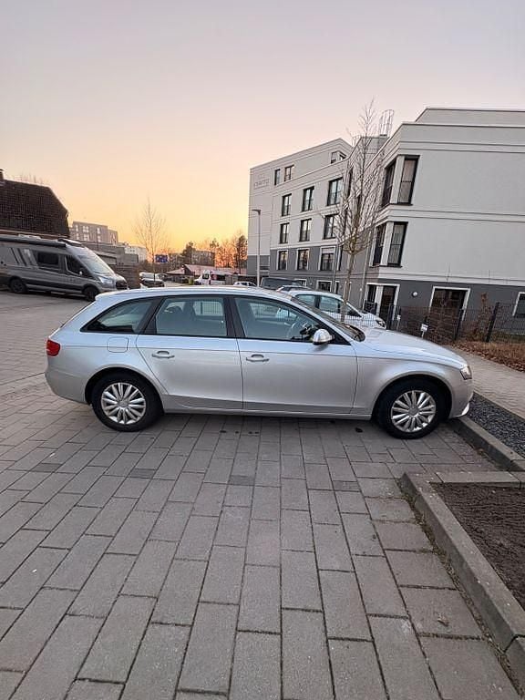 Gebraucht Audi A4 Ambiente 120 PS (88 kW) 2011 Silber Limousine