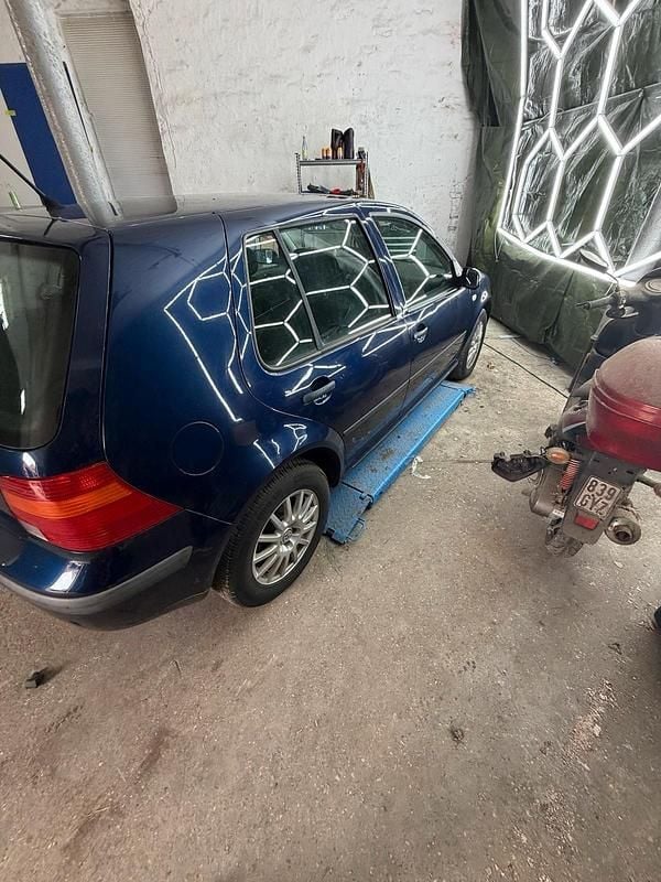 Second-hand VW Golf IV 75 CP (55 kW) 2003 Albastru Hatchback