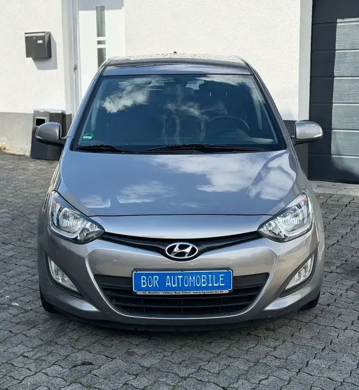 Gebraucht Hyundai i20 Trend 86 PS (63 kW) 2013 Grau Kleinwagen