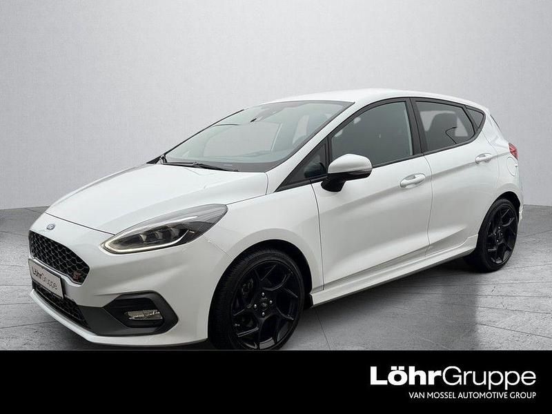 Weiß Gebraucht 2020 Ford Fiesta ST-Line Limousine | 16.580 € (Fairer Preis) - Bild 1/4