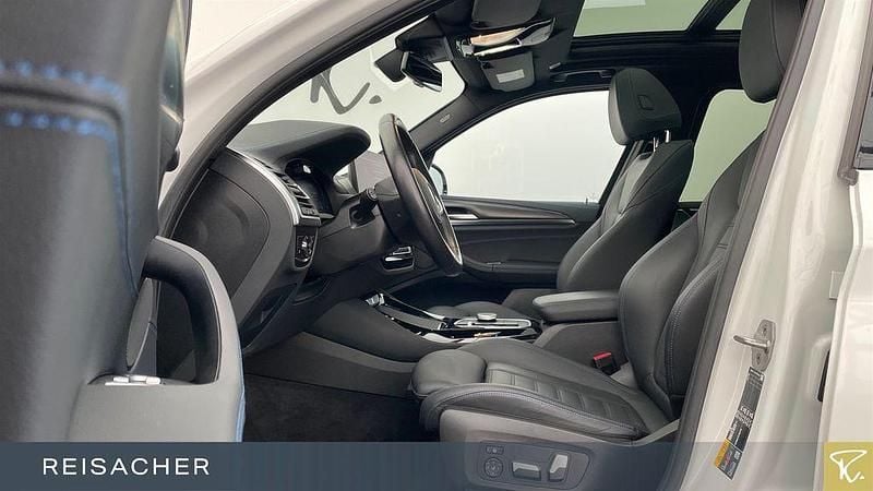 Gebraucht BMW iX3 Impressive 210 kW (286 PS) 2023 Mineralweiß metallic SUV