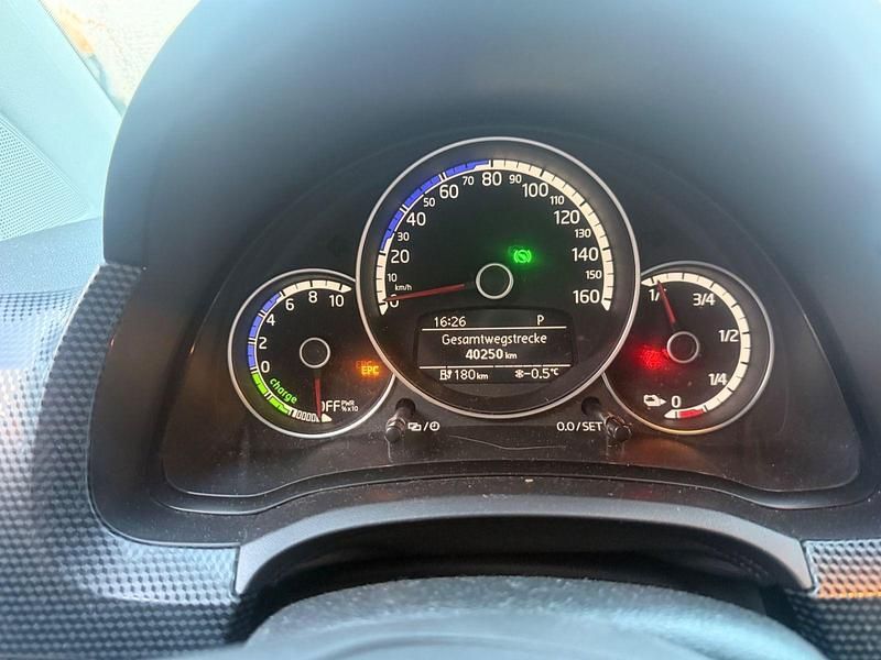 Gebraucht VW e-up! 61 kW (83 PS) 2021 Weiß Kleinwagen