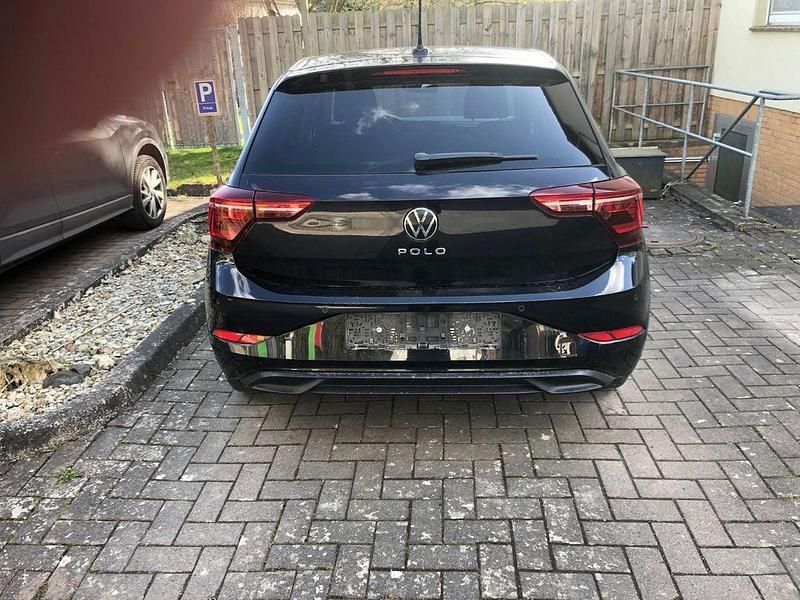 Gebraucht VW Polo Active 110 PS (80 kW) 2023 Schwarz Kleinwagen