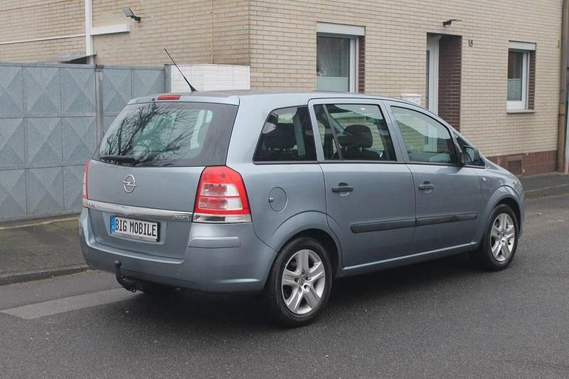 Gebraucht Opel Zafira Selection 116 PS (85 kW) 2011 Silber Van / Kleinbus