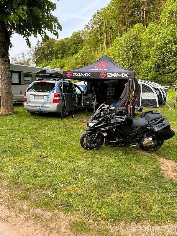 Gebraucht Kia Carnival EX 185 PS (136 kW) 2007 Silber Van / Kleinbus