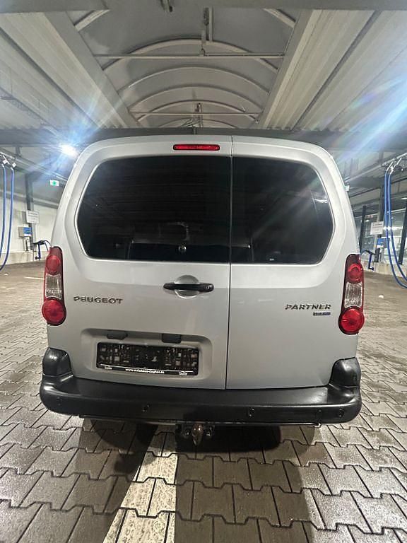 Gebraucht Peugeot Partner 120 PS (88 kW) 2015 Silber Van / Kleinbus