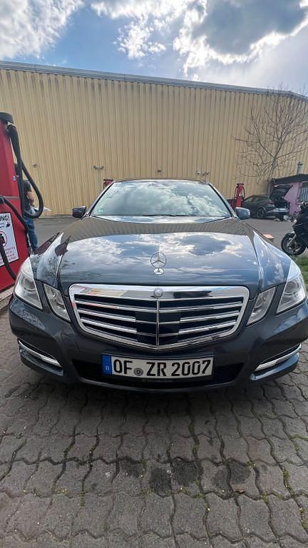 Gebraucht Mercedes E220 Avantgarde 170 PS (125 kW) 2011 Grau Limousine