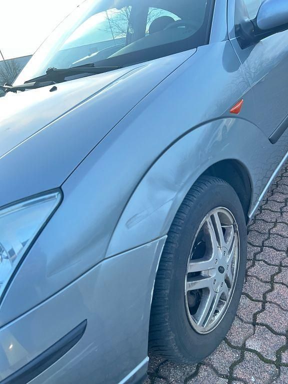 Gebraucht Ford Focus Futura 101 PS (74 kW) 2002 Silber Limousine