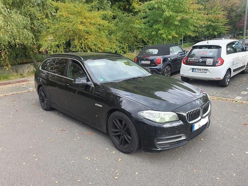 Schwarz Gebraucht 2014 BMW 520 Kombi | 6.900 € (Superpreis) - Bild 1/4