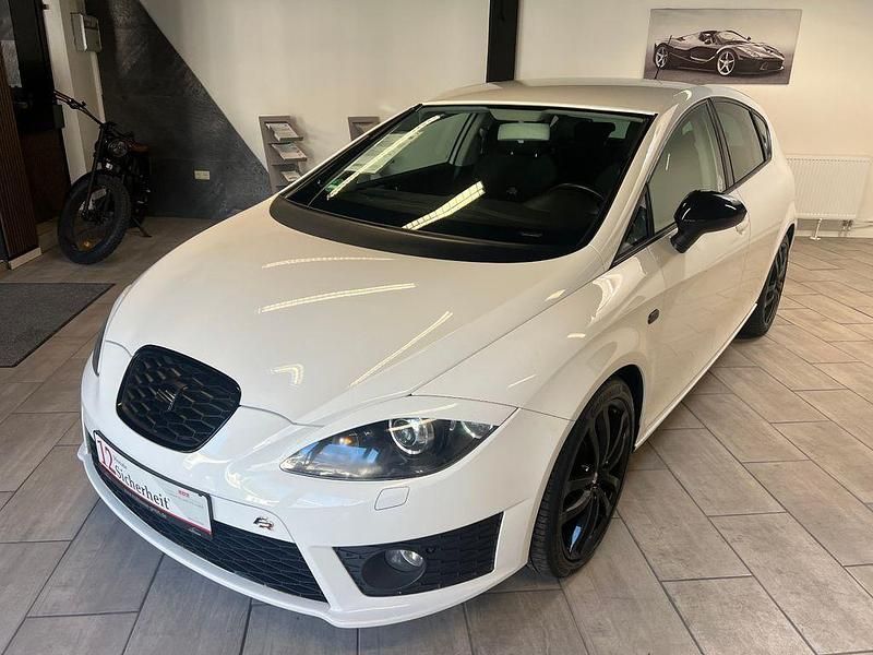 Weiß Gebraucht 2010 Seat Leon FR Limousine | 5.650 € (Fairer Preis) - Bild 1/4