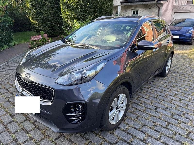 Grau Gebraucht 2018 Kia Sportage DREAM-TEAM Edition SUV | 15.400 € (Guter Preis) - Bild 1/4