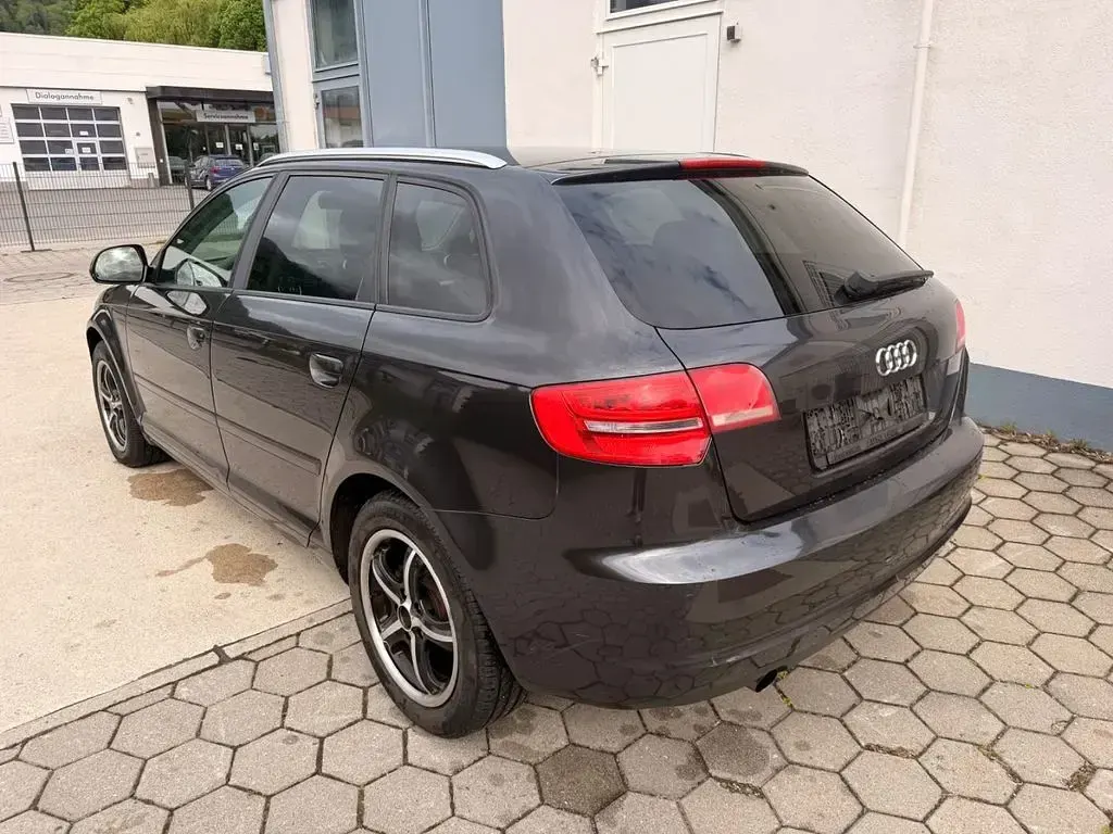 Gebraucht Audi A3 Ambiente 90 PS (66 kW) 2010 Grau Kleinwagen
