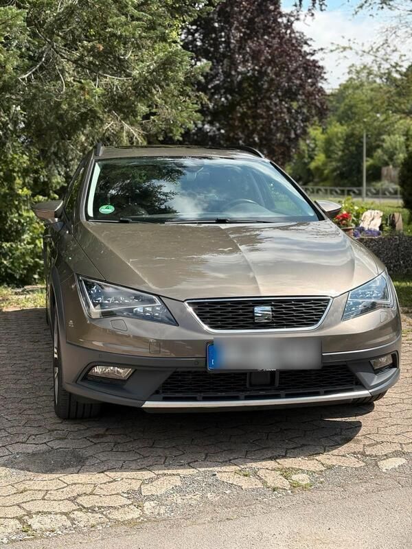 Braun Gebraucht 2016 Seat Leon X-Perience Kombi | 10.000 € - Bild 1/4