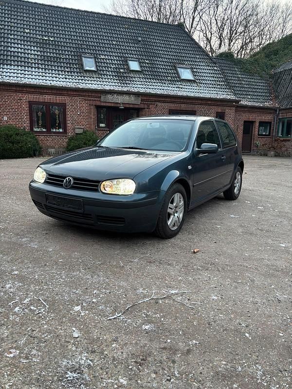 Grau Gebraucht 2002 VW Golf Limousine | 1.400 € (Fairer Preis) - Bild 1/4
