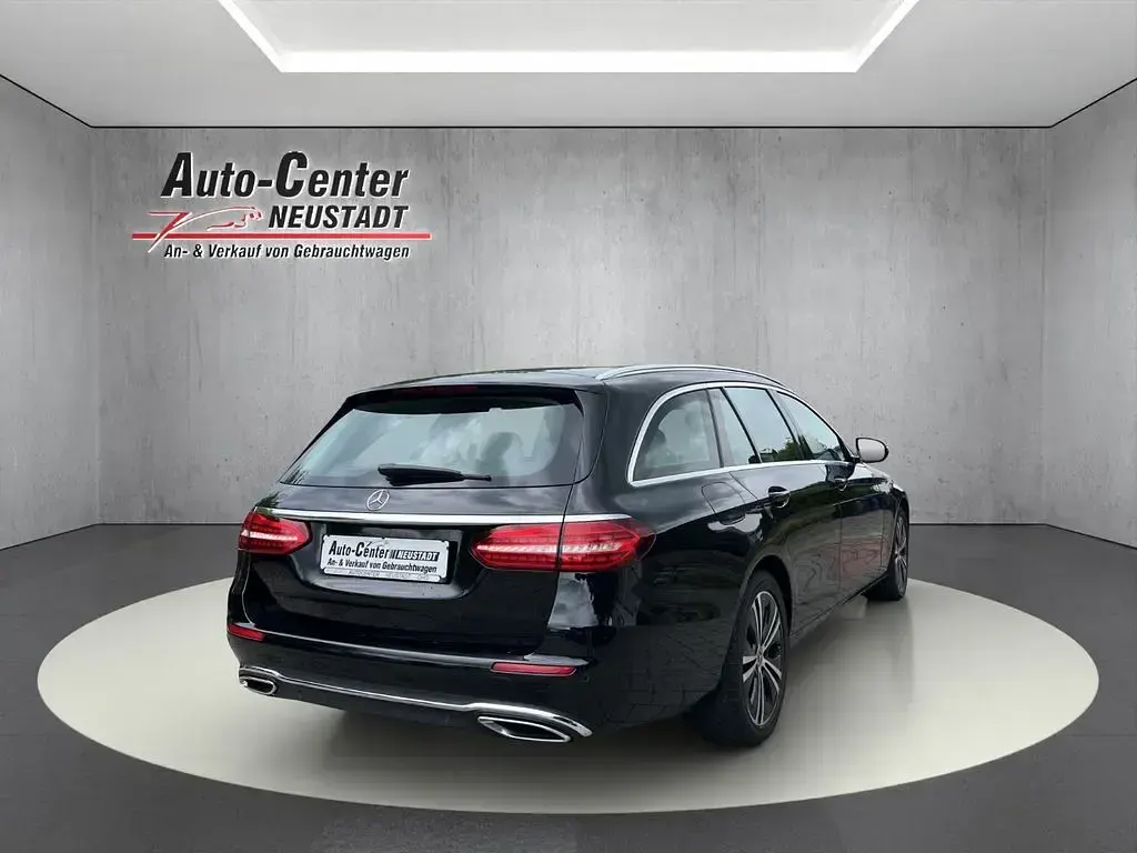 Usata Mercedes E400 330 CV (242 kW) 2021 Nero Station wagon