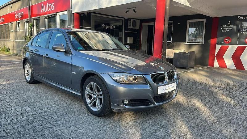 Grau Gebraucht 2011 BMW 318 Limousine | 4.500 € (Superpreis) - Bild 1/4