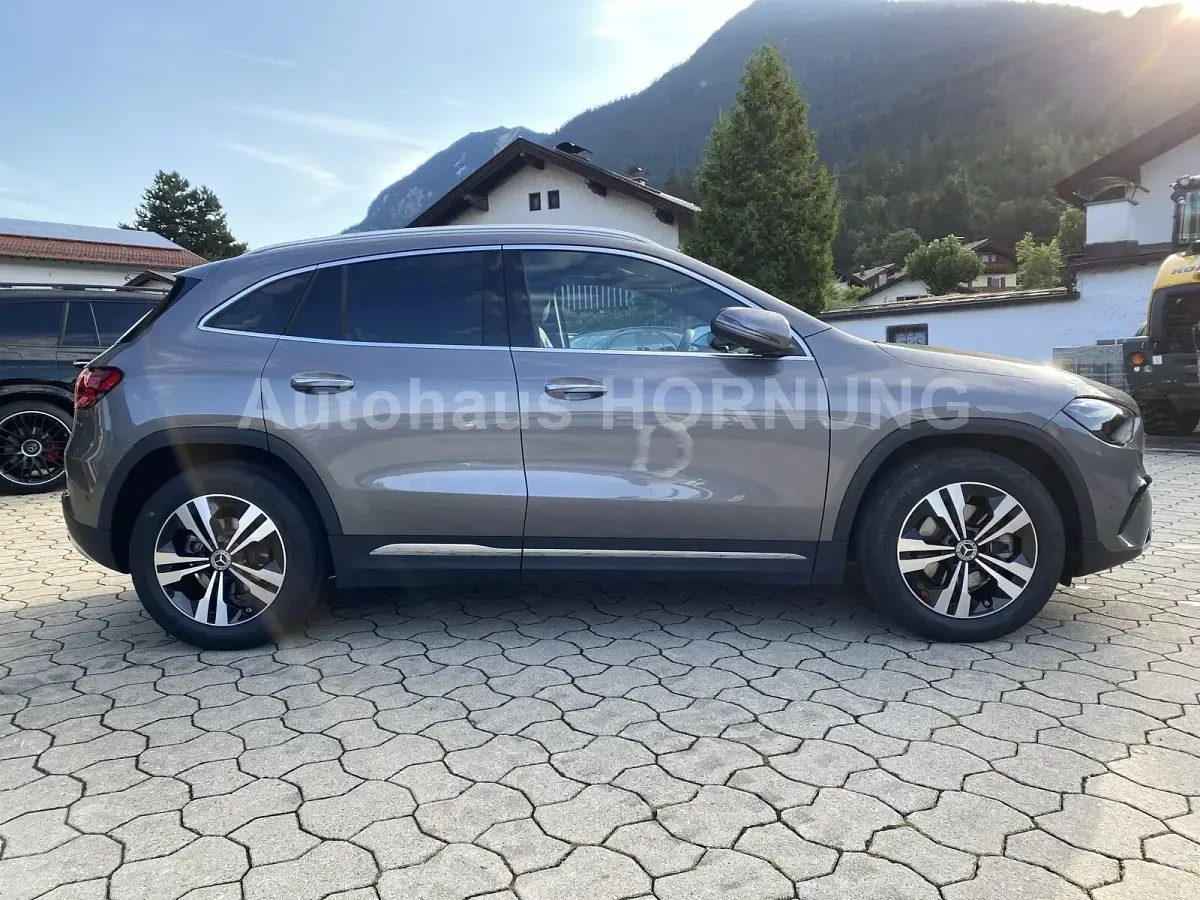 Gebraucht Mercedes GLA200 163 PS (119 kW) 2026 Grau SUV