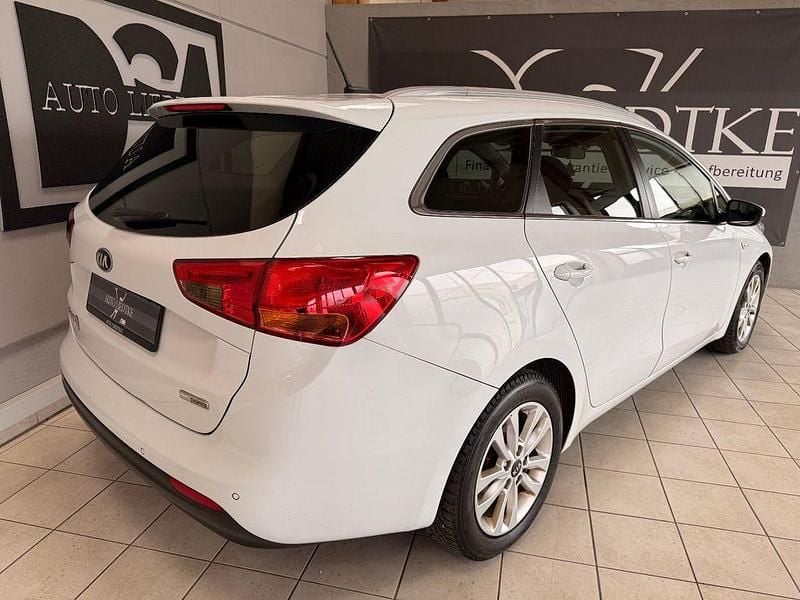 Gebraucht Kia Ceed 136 PS (100 kW) 2015 Weiß Kleinwagen