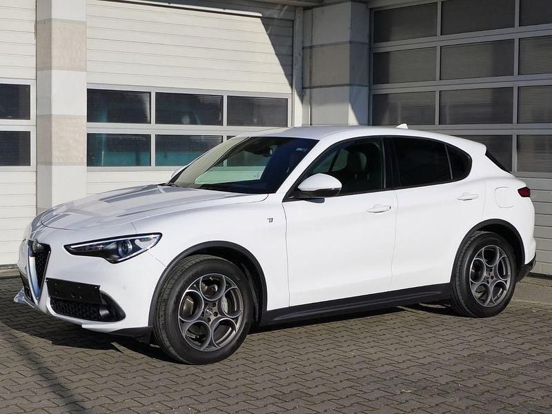 Bianco alfa Gebraucht 2023 Alfa Romeo Stelvio Ti SUV | 28.890 € (Superpreis) - Bild 1/4