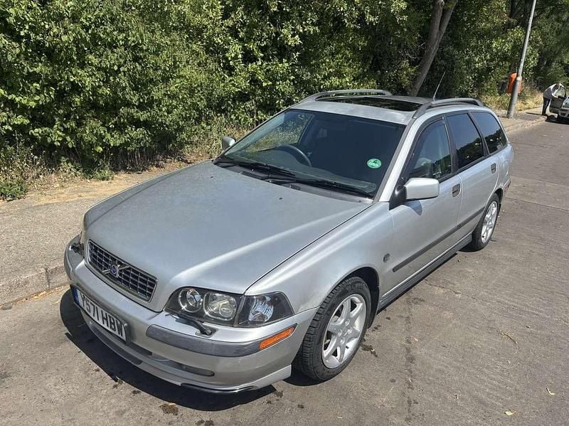 Gebraucht 2011 Volvo V40 Kombi | 1.100 € - Bild 1/4
