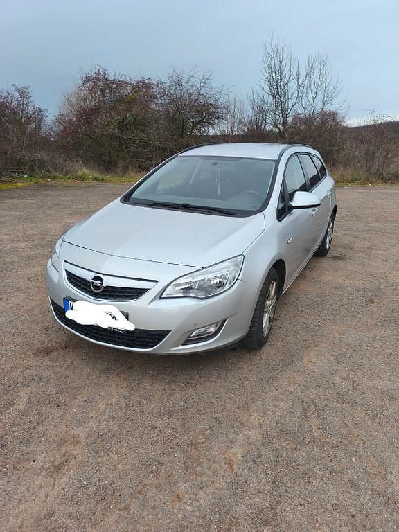 Gebraucht Opel Astra Edition 179 PS (131 kW) 2011 Silber Kombi