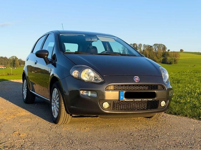 Grau Gebraucht 2015 Fiat Punto Lounge Kleinwagen | 4.950 € (Fairer Preis) - Bild 1/4