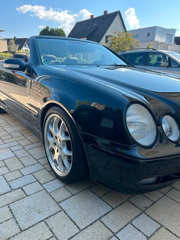 Schwarz Gebraucht 2001 Mercedes CLK230 Avantgarde Cabrio | 15.500 € - Bild 1/4