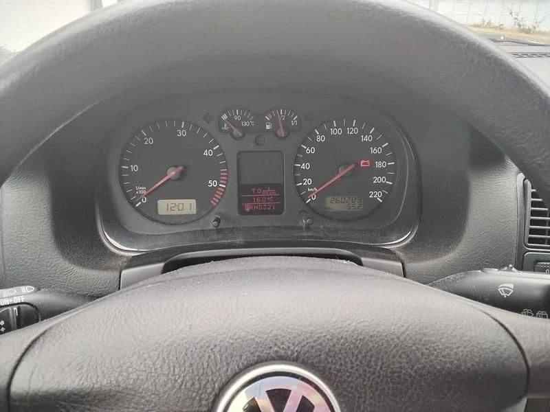 Silber Gebraucht 2000 VW Golf IV Limousine | 2.200 € (Fairer Preis) - Bild 1/4
