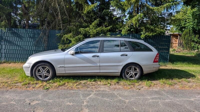 Silber Gebraucht 2003 Mercedes C180 Kombi | 950 € (Superpreis) - Bild 1/4