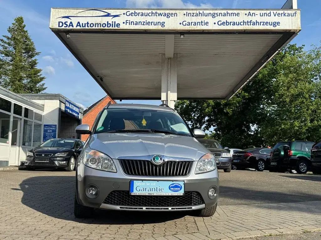 Gebraucht Skoda Roomster Scout 86 PS (63 kW) 2012 Silber Kombi