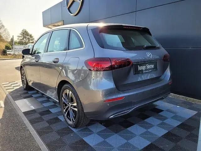 Gebraucht Mercedes B180 Progressive 136 PS (100 kW) 2023 Grau Van / Kleinbus