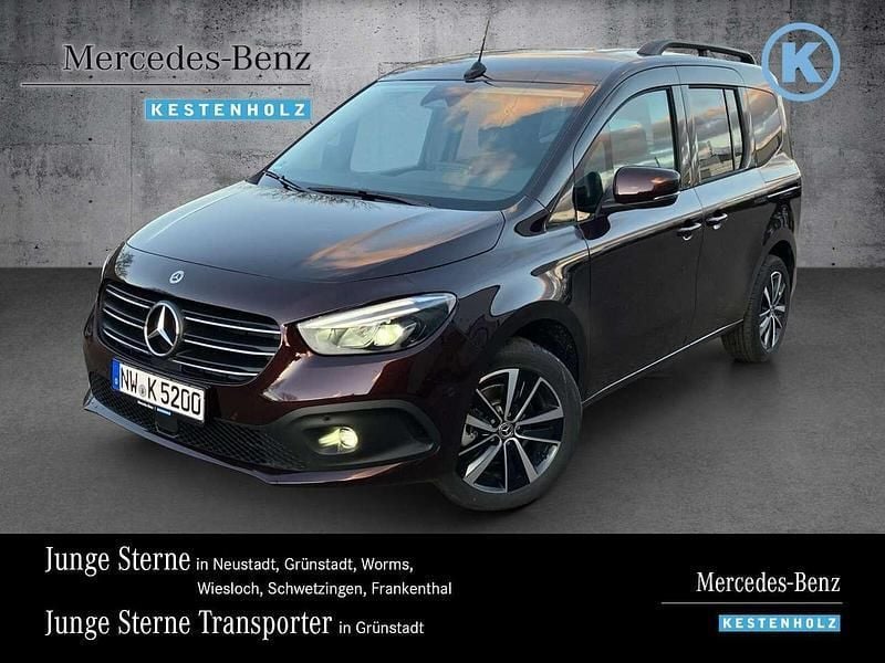 Rot Gebraucht 2024 Mercedes 180 Edition Limousine | 33.990 € (Teuer) - Bild 1/4