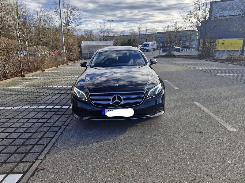 Gebraucht Mercedes E220 194 PS (142 kW) 2017 Schwarz Limousine