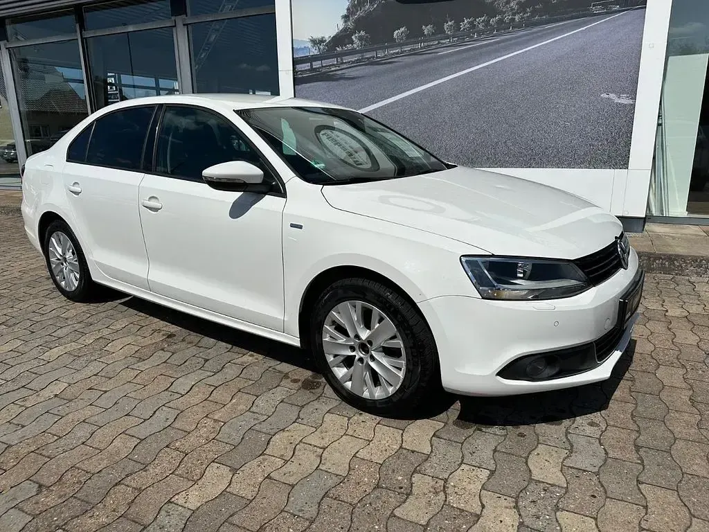 Gebraucht VW Jetta Life 105 PS (77 kW) 2013 Weiß Limousine