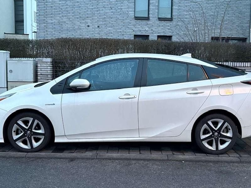 Gebraucht Toyota Prius Executive 98 PS (72 kW) 2016 Weiß Limousine