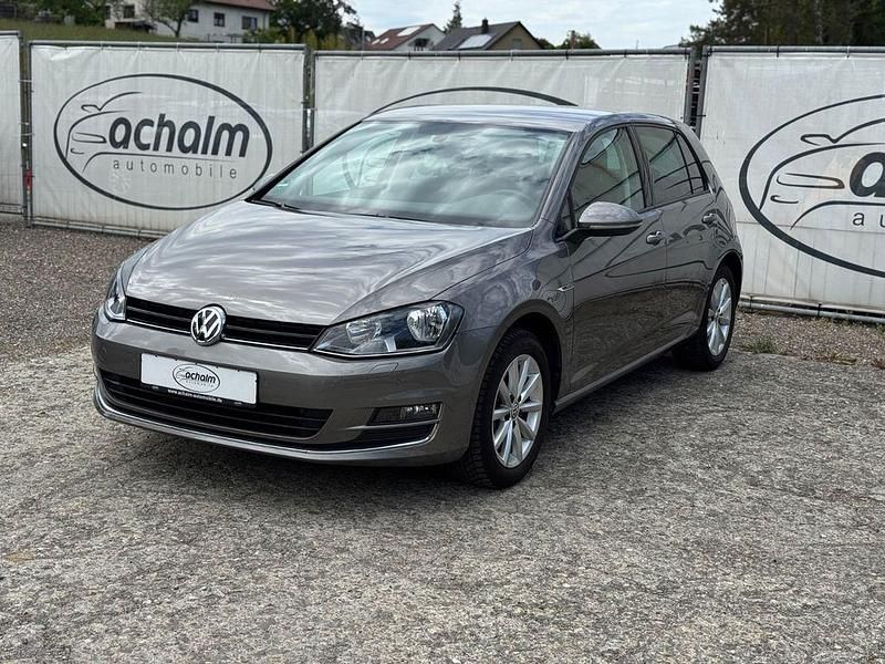 Grau Gebraucht 2016 VW Golf VII LOUNGE Limousine | 12.900 € (Superpreis) - Bild 1/4
