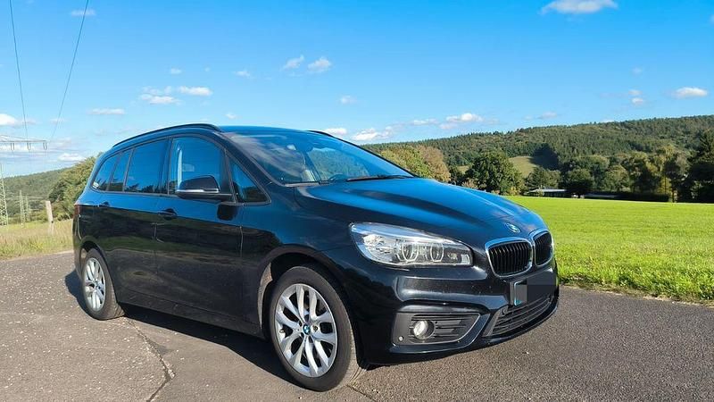 Schwarz Gebraucht 2017 BMW 220 Gran Tourer Luxury Line Van / Kleinbus | 15.800 € (Etwas zu teuer) - Bild 1/4