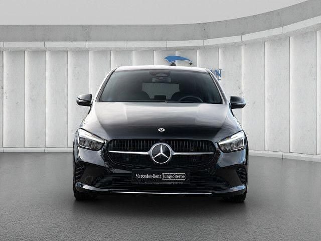 Gebraucht Mercedes B200 Advanced 150 PS (110 kW) 2024 Lack kosmosschwarz Van / Kleinbus