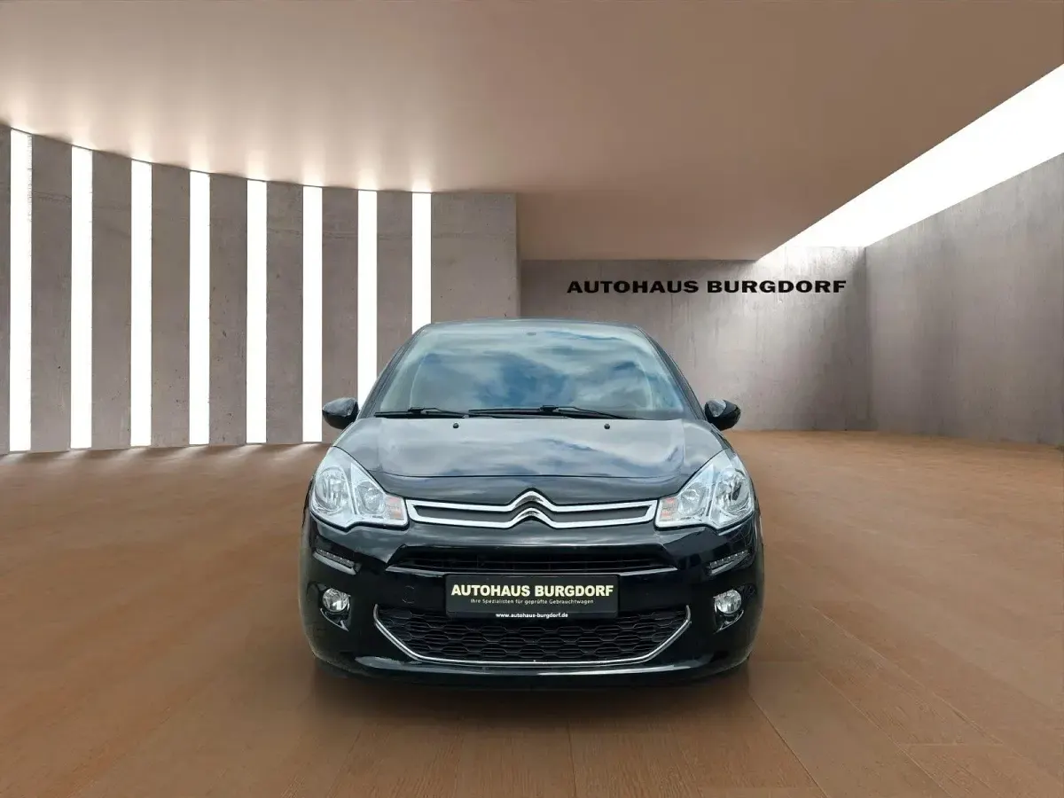 Gebraucht Citroën C3 SELECTION 82 PS (60 kW) 2015 Schwarz Kleinwagen