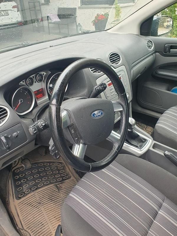 Używany Ford Focus Ambiente 101 KM (74 kW) 2008 Szary Kombi