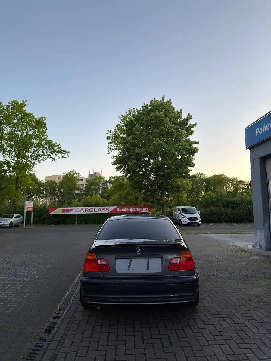 Gebraucht BMW 320 Performance 136 PS (100 kW) 2001 Grau Limousine