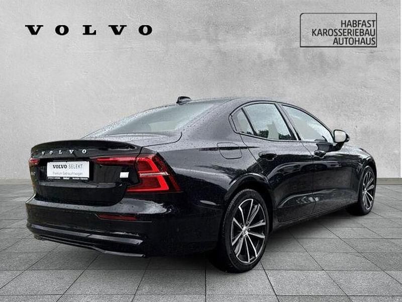 Gebraucht Volvo S60 Plus 455 PS (334 kW) 2022 Onyx black / metallic Limousine