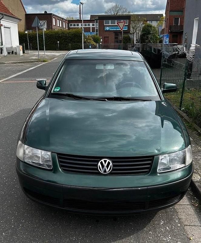 Second-hand VW Passat 101 CP (74 kW) 1999 Verde Berlinǎ