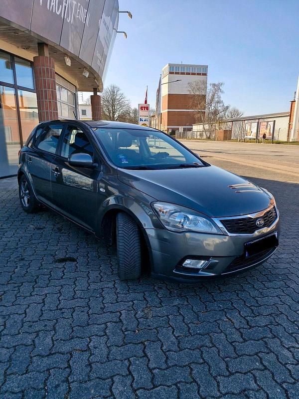 Gebraucht Kia Ceed 120 PS (88 kW) 2010 Grau Kleinwagen