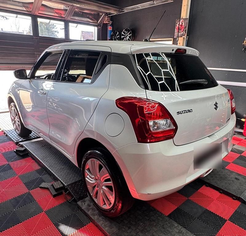 Gebraucht Suzuki Swift 90 PS (66 kW) 2017 Weiß Kleinwagen